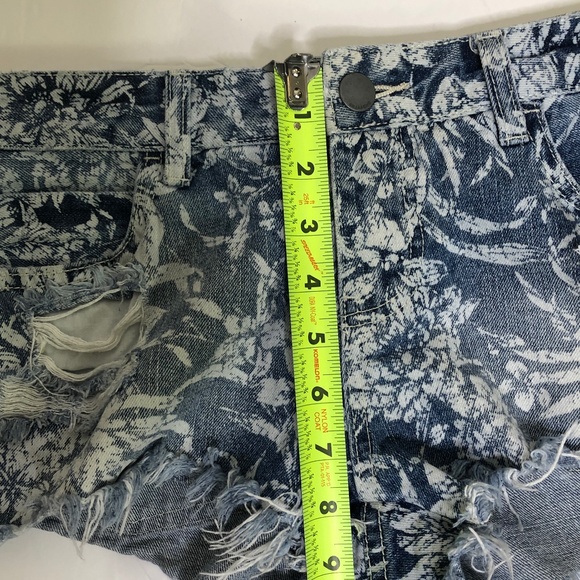 BILLABONG time keeps Floral Print Denim Distressed Shorty Shorts Size 5 - Picture 16 of 16